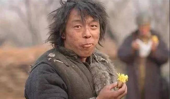 同样饰演乞丐:孙俪流鼻涕,周星驰头发打结,杨颖是怎么