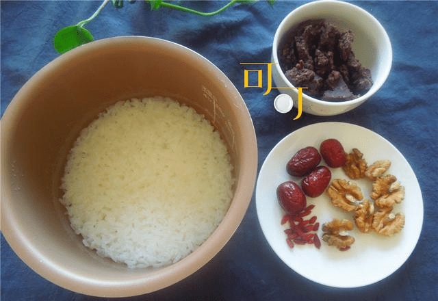 糯米与什么搭配熬粥最好 dfc0e8fffb124cc1b12ba0f96035758a.png