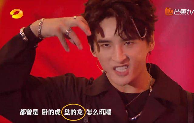 齐舞|原创《哥哥》出道团舞台首秀不尽人意：孙耀威跳舞抢拍，张远对嘴出错