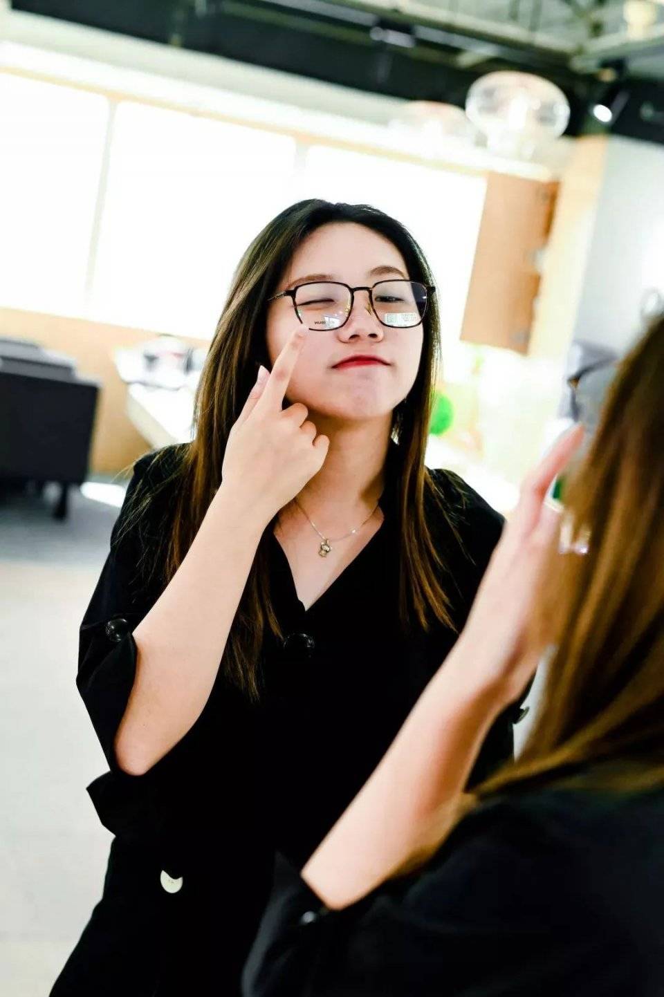 眼镜|?@佛山人：18楼高空眼镜店，配防蓝光眼镜换新LOOK！