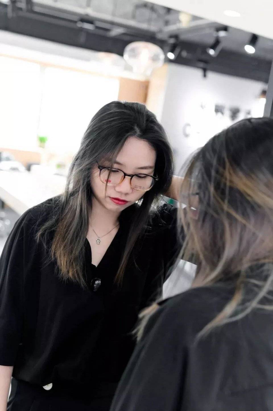 眼镜|?@佛山人：18楼高空眼镜店，配防蓝光眼镜换新LOOK！