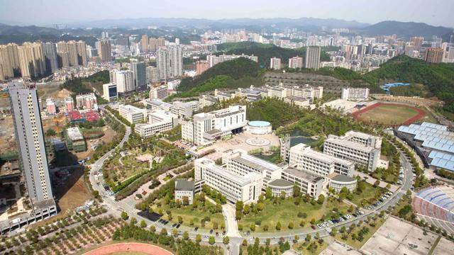 湖北工业职业技术学院航拍一景