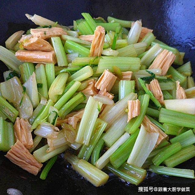 如何炒芹菜腐竹 ddf929f7e23041eabc50d7cdd4c88aa4.jpeg
