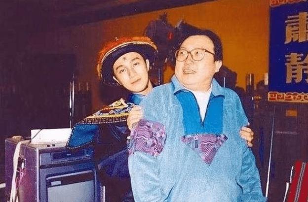1999年，周星驰客串王晶电影“强剪为”主角，从此与王晶分道扬镳_刘镇伟