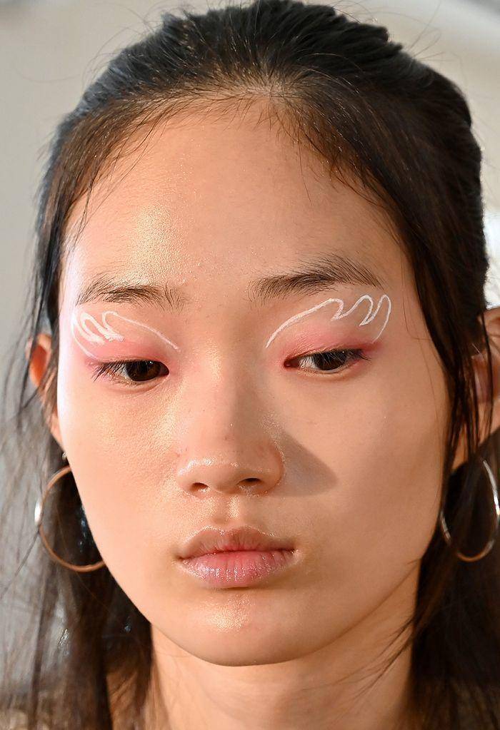 个性女孩必备：印象派眼妆，它不仅好看还有治愈坏心情的魔力