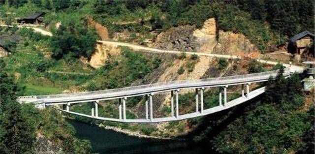 
我国最“怪”的大桥 设计师却只有初中文凭 网友：施工图纸拿反了？“Kaiyun网站”