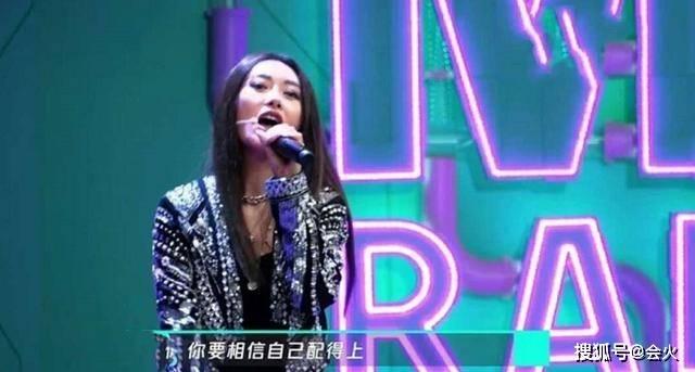 儿子|原创42岁爱戴时隔7年重新露面，模样大变让人不敢认，被质疑整容变脸