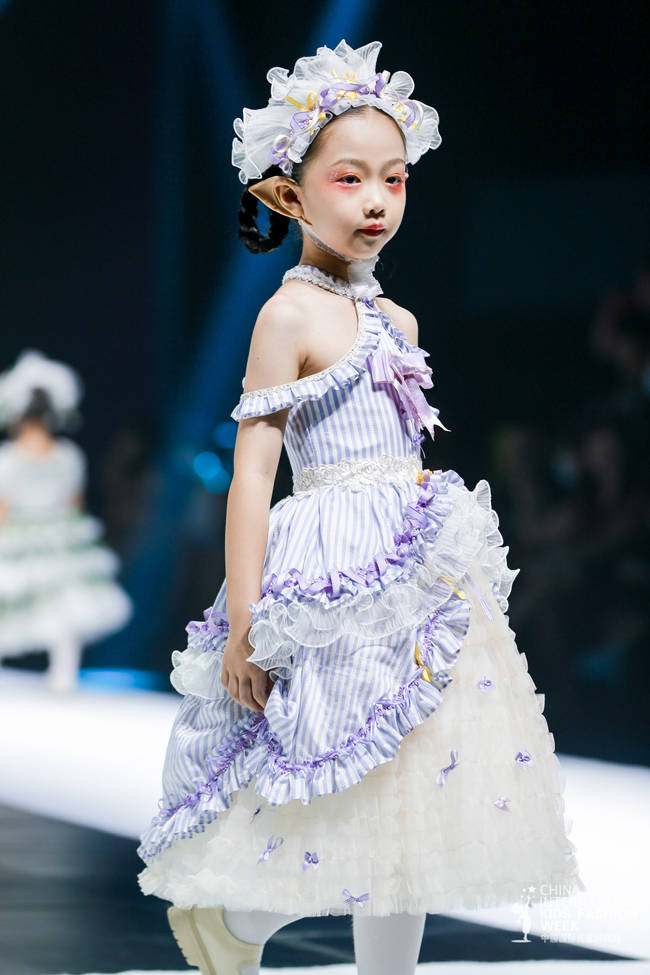 城堡|KAKALOLITA亮相中国国际儿童时尚周 演绎“城堡里的精灵”