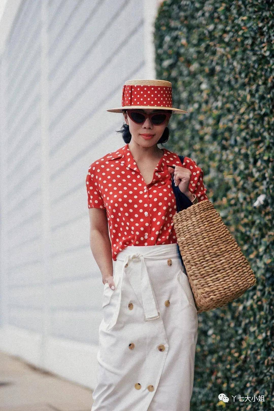 装饰|嫌衣服单调？加几颗小钮扣，眼睛都看直了~