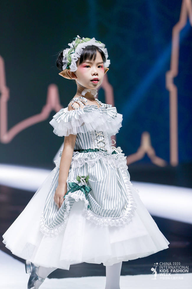 城堡|KAKALOLITA亮相中国国际儿童时尚周 演绎“城堡里的精灵”