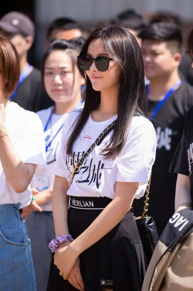 队友|原创刚出道，杨超越和队友就被质疑是“塑料姐妹花”？