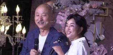张美照|66岁刘晓庆晒美照像30，换头像心情大好，网友：脸和腿颜色不一样