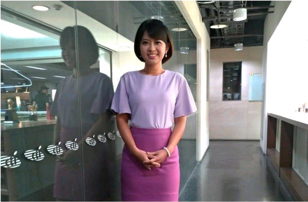 衣服|台湾美女主播自曝为了上镜好看长期苦中作乐，衣服后面满是黑夹子