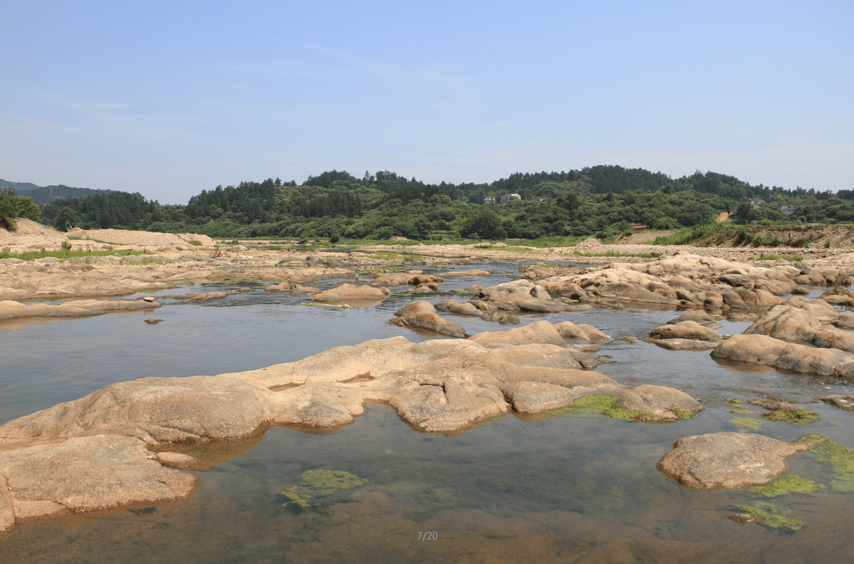 舒城县河棚河河床水清见底形态各异