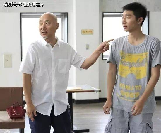 陈大愚|原创66岁陈佩斯发视频吐槽儿子，不干活只知道睡觉，网友：30岁仍啃老