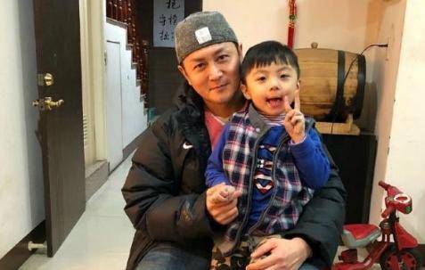 原创比王宝强还惨的男星，被老婆卷走5千万家产，6个孩子没一个亲生