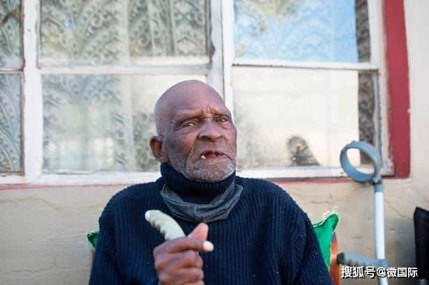 原创世上寿命最长的男人去世,享年116岁,因疫情买不到烟抽一度很难受