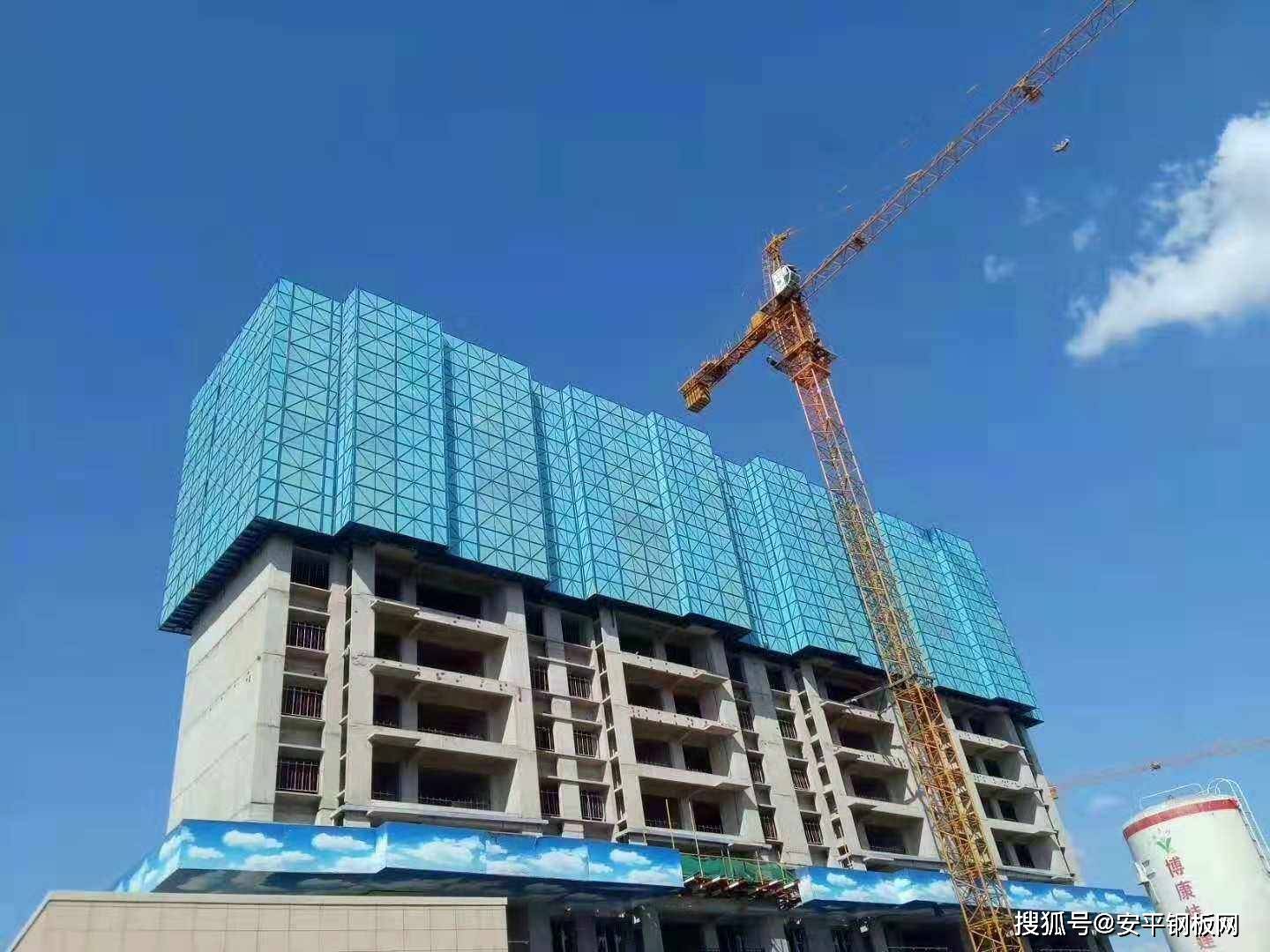 米字型建筑爬架网的优势是什么_进行