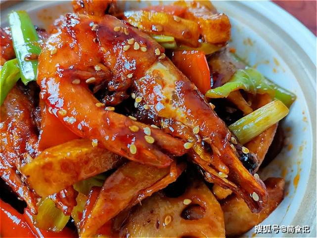 香辣|香辣开胃又下饭，一次20只不够吃大虾别再水煮了！教你新做法