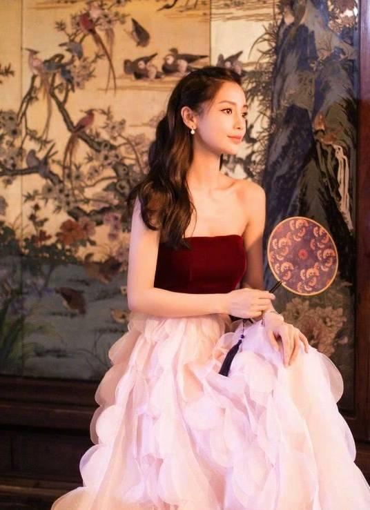 西装|baby嫌西装太单调，加了好几层“防蚊帐”，却意外仙气十足！