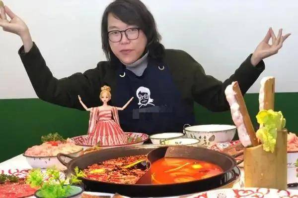 吃货|素人父母却为好玩将3岁女儿喂至近百斤明星卖吃货人设始终不胖