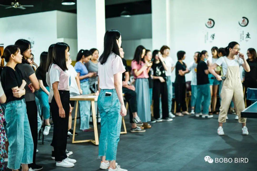 2020年乒乓球运动员_央视网全程视频直播2020年乒乓球男子世界杯