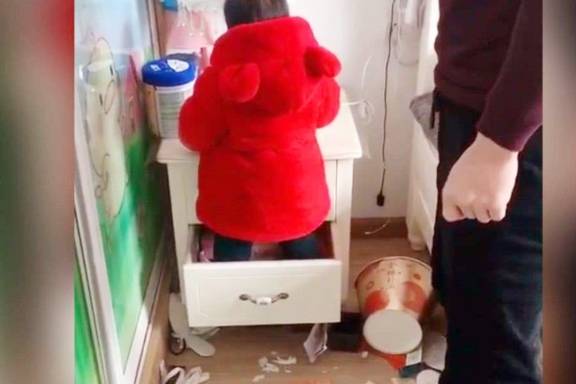 妈妈|定是在作妖？”这些行为让父母哭笑不得“宝宝静悄悄