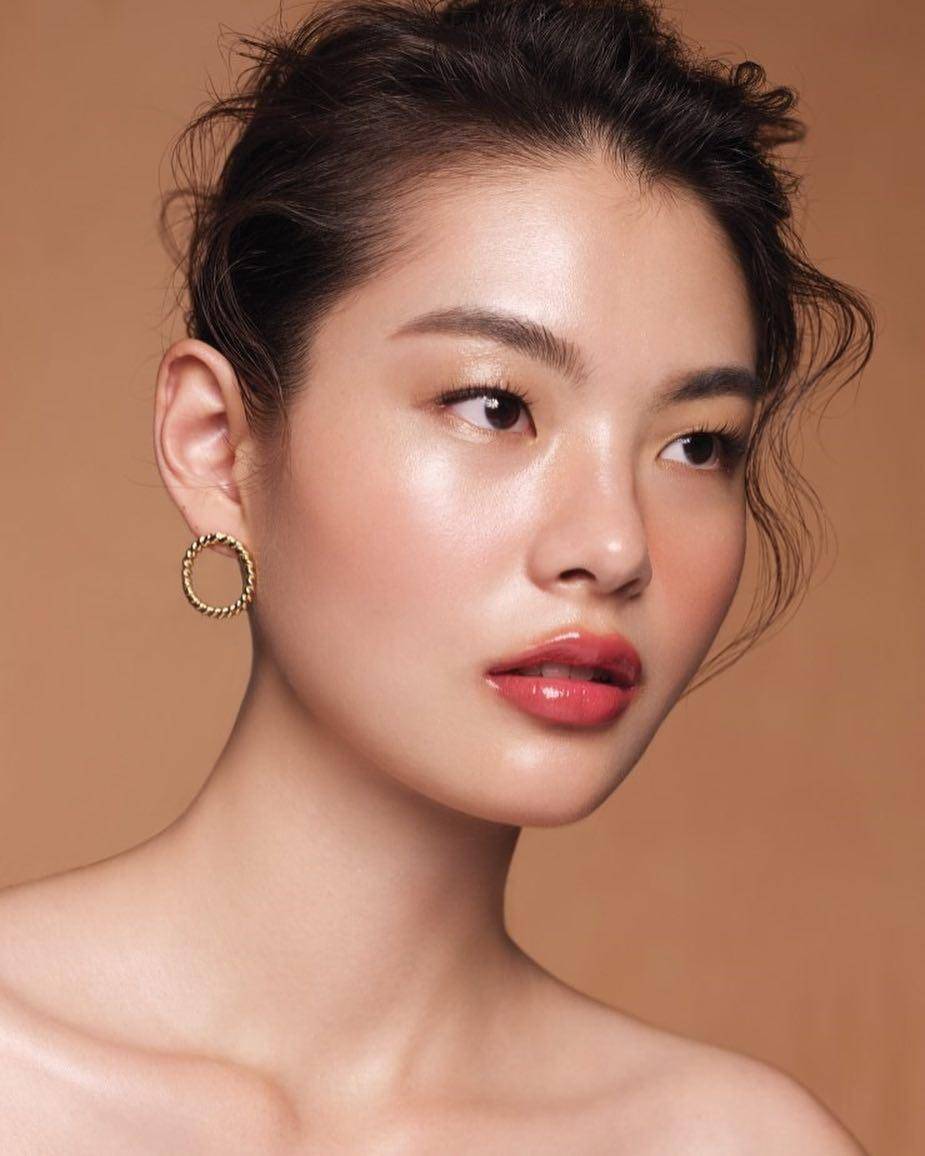 一面|高级感一扫就有，让你一面变立体脸的神器 —— 高光