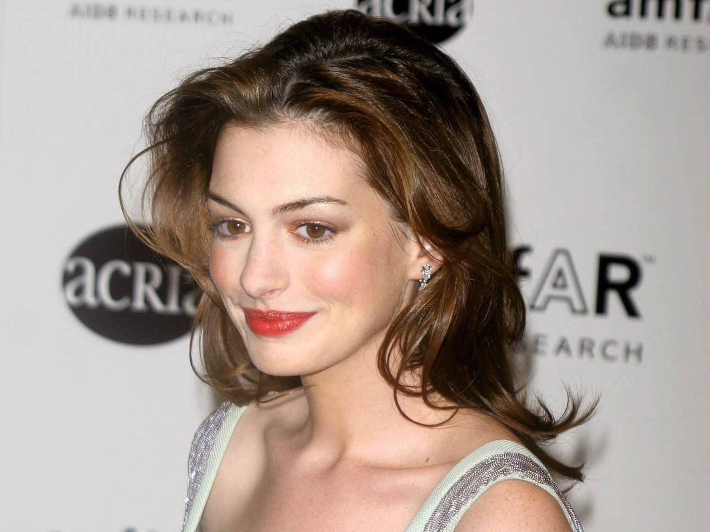 一面|高级感一扫就有，让你一面变立体脸的神器 —— 高光