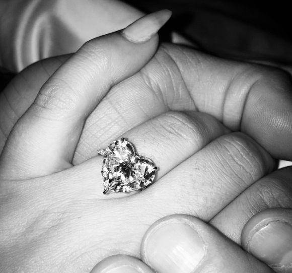 怎么向对象要戒指 9aaa9b3b7f2943249d1fbb3bcb8252bf.jpeg