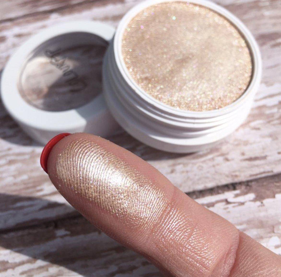 一面|高级感一扫就有，让你一面变立体脸的神器 —— 高光