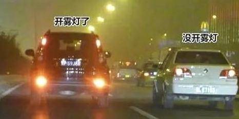 双闪灯如何关 f56340cf60574c7e828458e28096949f.jpeg