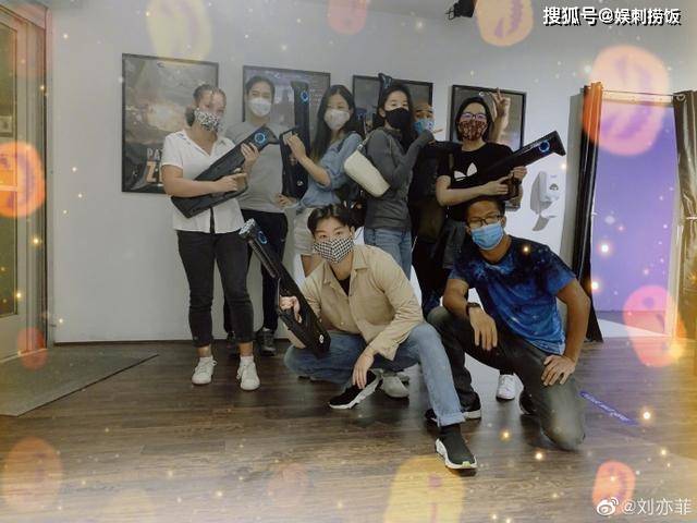 刘亦菲连过两天生日直呼赚到,晒花木兰剧组庆生蛋糕心情好