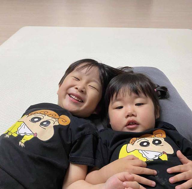 孩子|萝莉身住着大叔魂，还被妈妈穿成紫薯韩国3岁奶娃靠小肚子走红