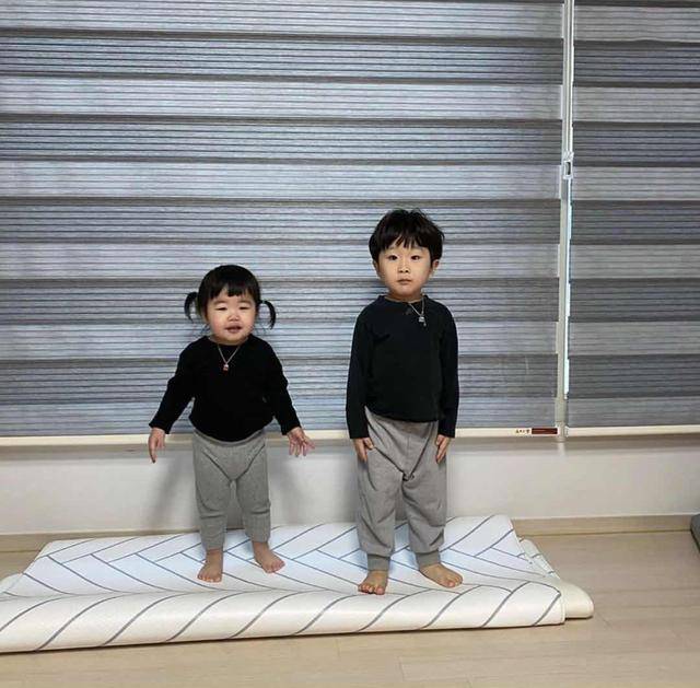 孩子|萝莉身住着大叔魂，还被妈妈穿成紫薯韩国3岁奶娃靠小肚子走红