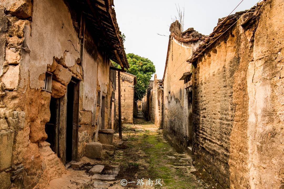 广东揭西有座冷门古村,建筑群是个严密的防守系统,今剩断壁残垣