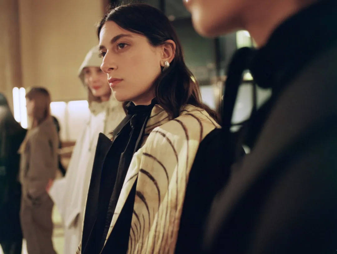 衣橱|世界上所有女生，都需要一个「Lemaire衣橱」