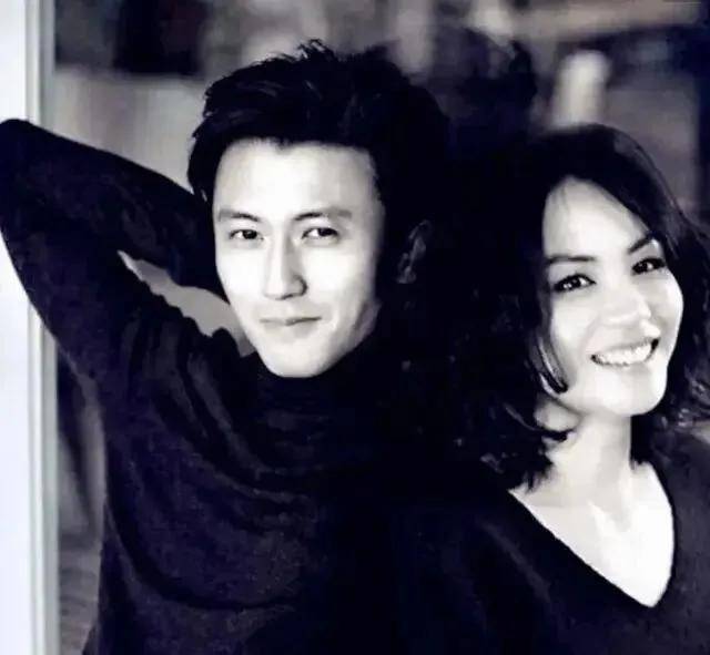王菲公开逼婚上热搜,51岁的她终于找到幸福?