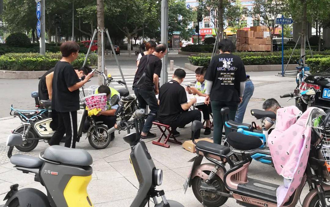 自行车怎么挂在电动车上 18e78b639c8842779ebbfa3be1909331.jpeg