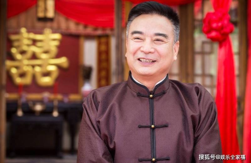 4位老戏骨聚首,65岁寇振海显年轻,网友:没有对比就没有伤害
