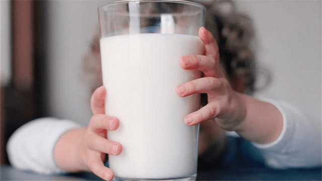每天一杯牛奶，对身体有什么好处？