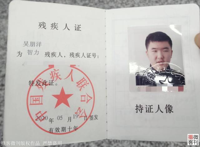 洋洋|“星妈”坚持10年后崩溃大哭：我不敢看他自闭症男孩突患重症住进ICU
