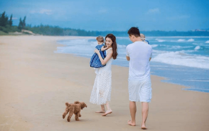 甘薇被曝拍卖名下豪宅,离婚后曾自曝养不起娃