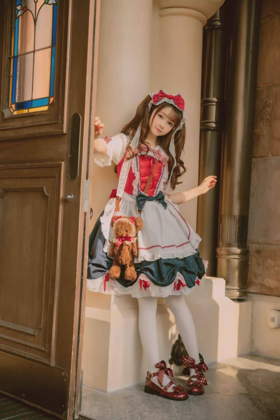 lolita:阳光里弥漫着糖果的味道