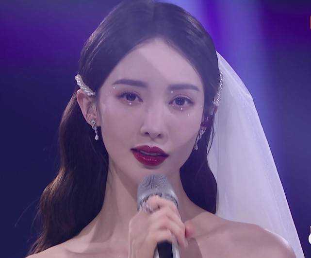 造型|原创婚纱造型出众，悬空一字马惊艳，她不出道难以收场