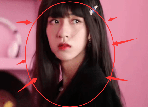 时代峰峻男艺人的"女装",王俊凯,千玺,王源还好,看小师弟:以假乱真?