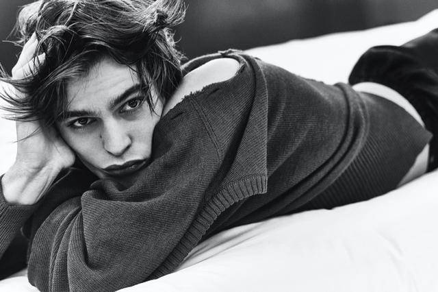 身材修长|他15岁出道成为高奢代言人，身材修长长相老气，被嘲不如老爸？