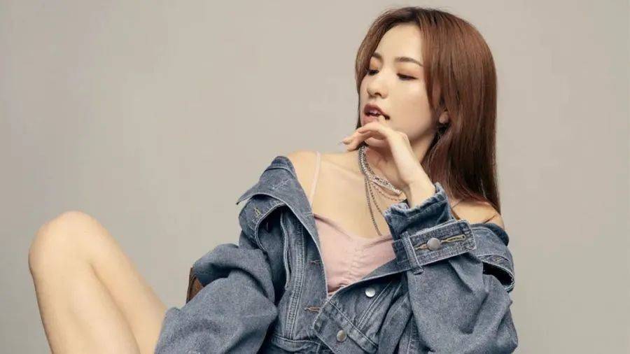 网红一姐位置无人动摇,大方发布素颜照,太美_事情