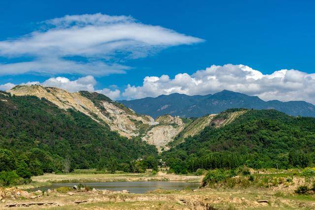 仙山什么什么成语_小花仙山梦(2)