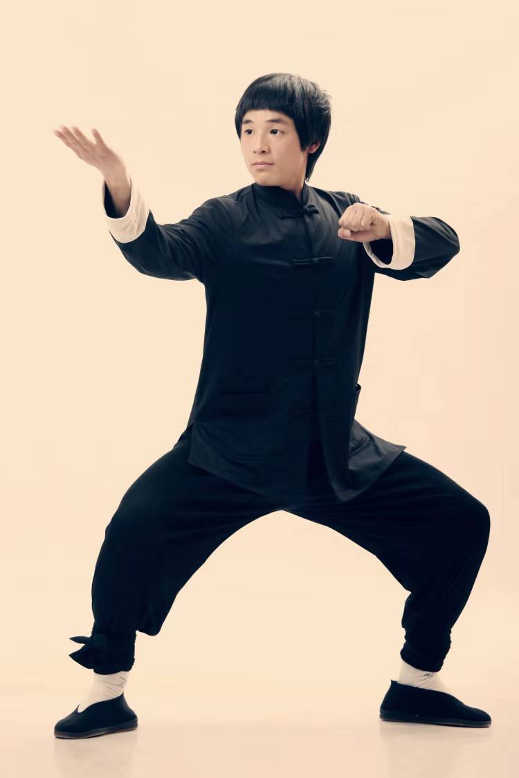 沛县|原创现代李小龙喊话秦岚：我拒绝娶你，是因为你的粉丝骗我200块钱